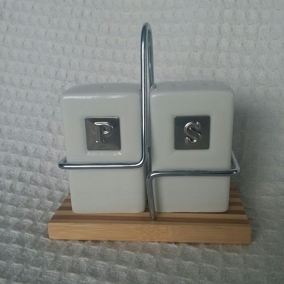 Lorren Home Trends Salt & Pepper Shakers - Picture 1 of 7